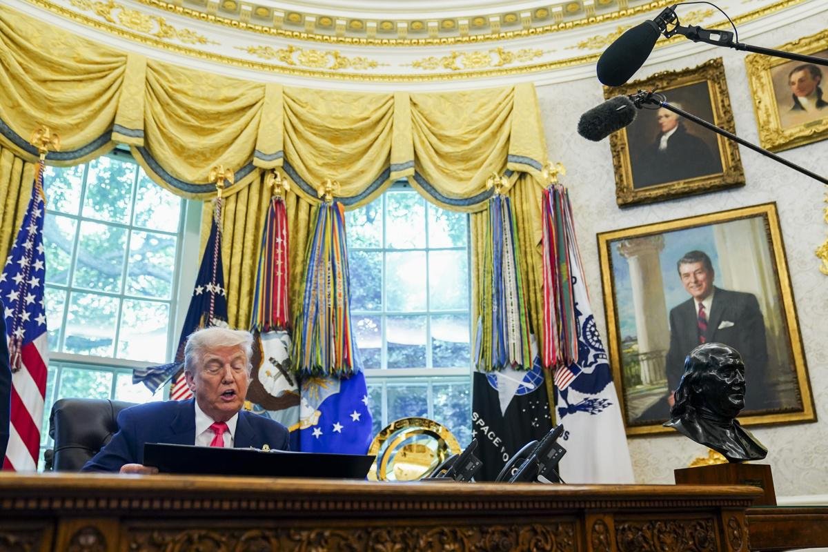 Trump Desvía a EE. UU. de Regresar a su Época de Grandeza, Según Opiniones