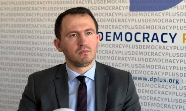 Krasniqi: La entrada de la lista serbia al Parlamento consolida la conexión con las autoridades ejecutivas y la transforma en una excusa política a nivel global