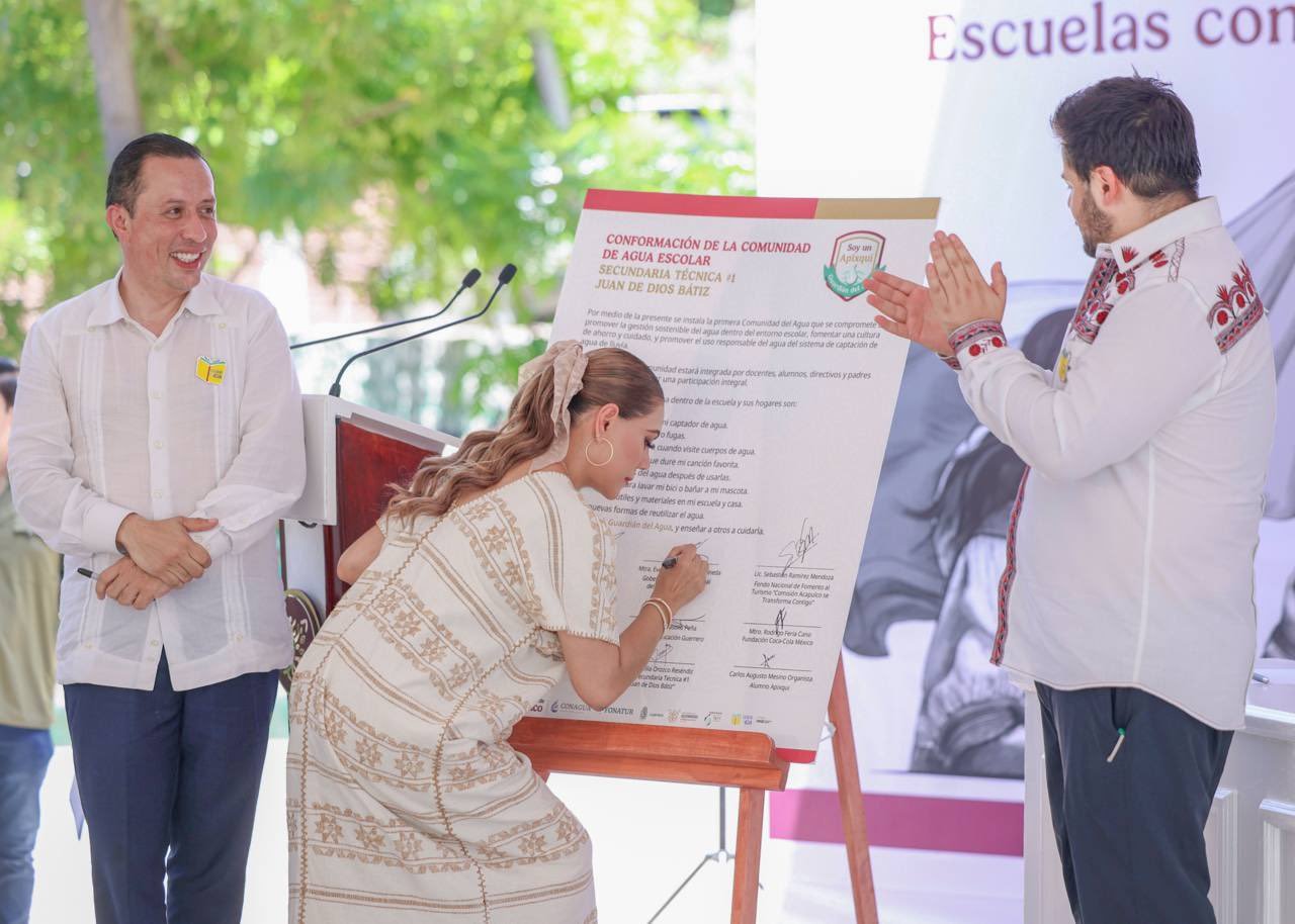 Evelyn Salgado distribuye 37 Sistemas de Captación Pluvial en planteles educativos de Guerrero
