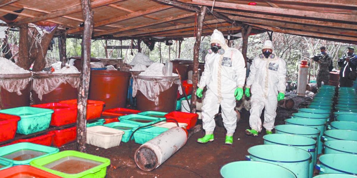 Decomisan 1.5 toneladas de metanfetamina en Sinaloa