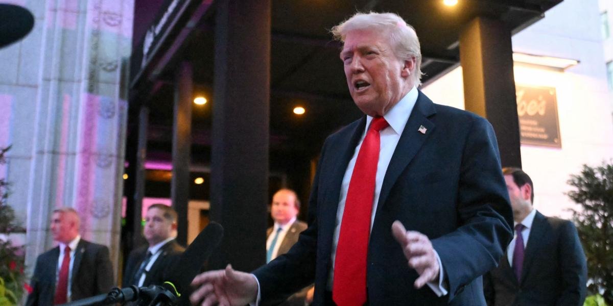 Trump Firma Ley para Desclasificar Archivos de Epstein: ¿Transparencia o Circo Político?