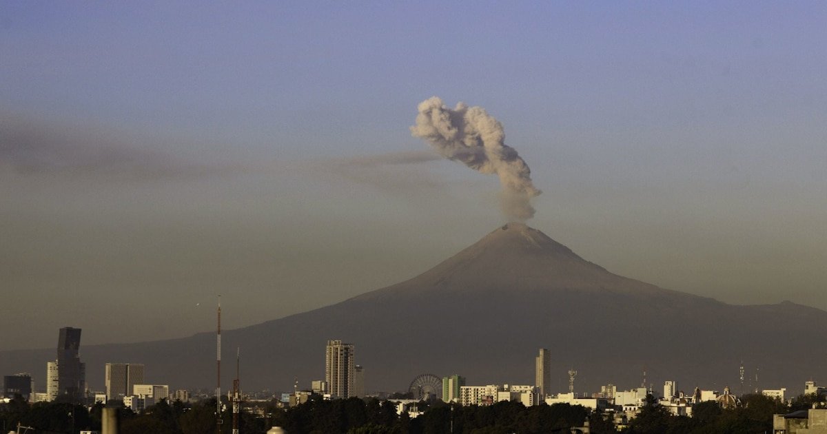 Popocatépetl ruge con 21 exhalaciones: Don Goyo en alerta amarilla