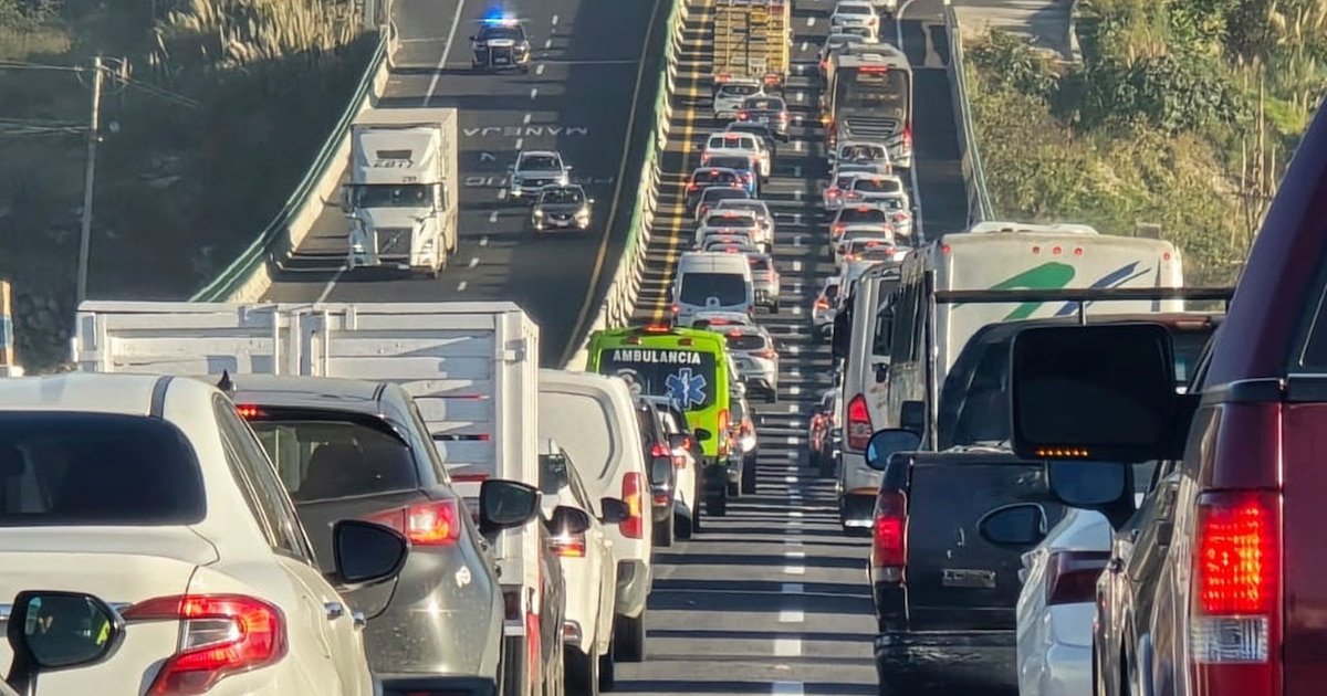 Transportistas y campesinos cierran vialidades: Caos este lunes en México