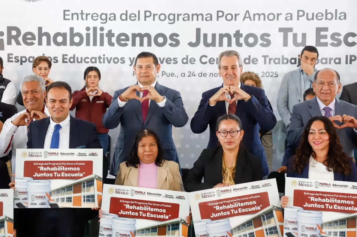 Armenta distribuye apoyos del programa “Rehabilitemos Juntos tu Escuela” y destaca a Puebla como segundo polo educativo del país