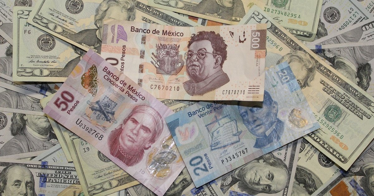 Dólar Tambalea a Media Semana: Cierra en 18.34 Pesos