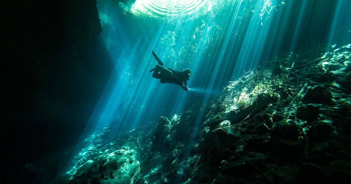 Cenotes y Cuevas: Portales al Xibalbá en la Cosmovisión Maya