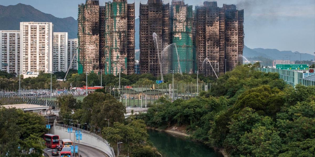 Tragedia en Hong Kong: Incendio devora rascacielos y deja caos ardiente