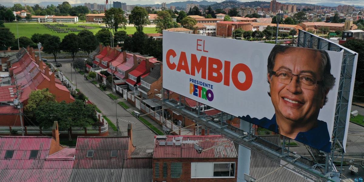 Petro en el ojo del huracán: multas millonarias por campaña desbocada