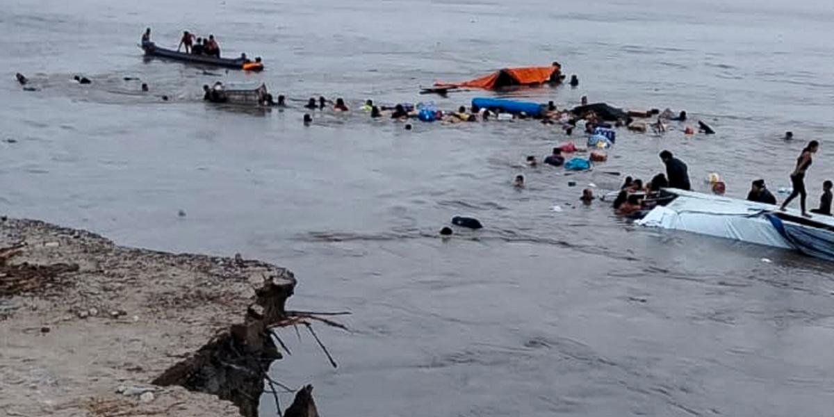 Deslizamiento en Perú: Tragedia Amazónica con Barcos en el Fondo del Río