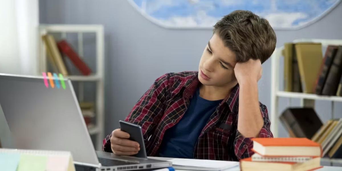 Chile prohíbe celulares en colegios: adiós a las selfies en clase